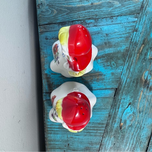 Vintage 40s 50s Regal Hull Little Red Riding Hood Ceramic Salt and Pepper Shaker - Picture 6 of 16